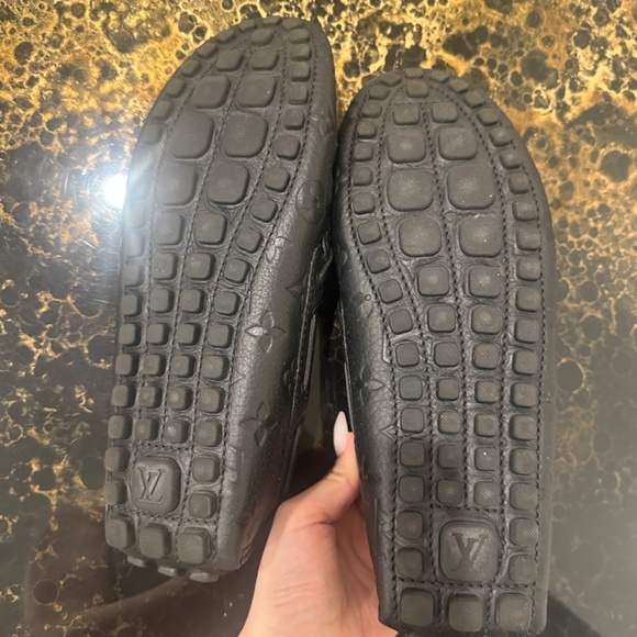 Louis Vuitton - Picture 2 of 4